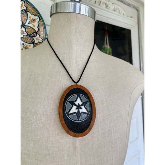 Large Wood Resin Southwestern Pendant Signed R. Jhio Bohd - Picture 6 of 11